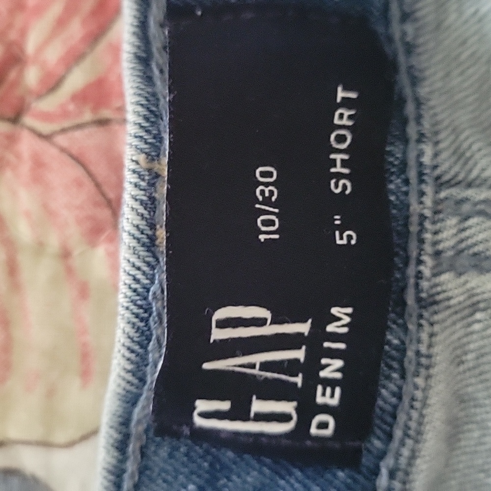 Shorts - Picture 2 of 3